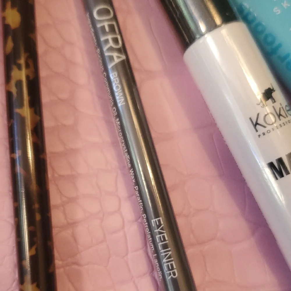 7 ipsy Items makeup ,bag , brushes & serum